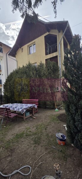 Vila de vanzare cu 8 camere si garaj in Busteni