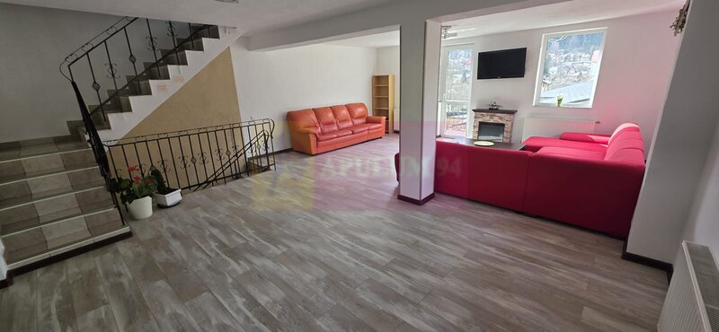 Vila de vanzare cu 8 camere si garaj in Busteni