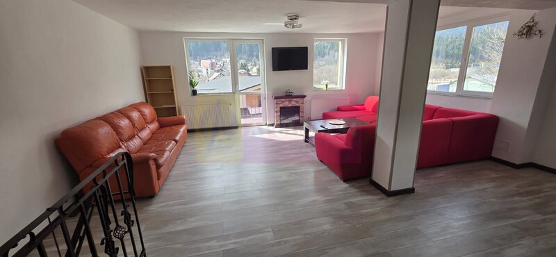 Vila de vanzare cu 8 camere si garaj in Busteni