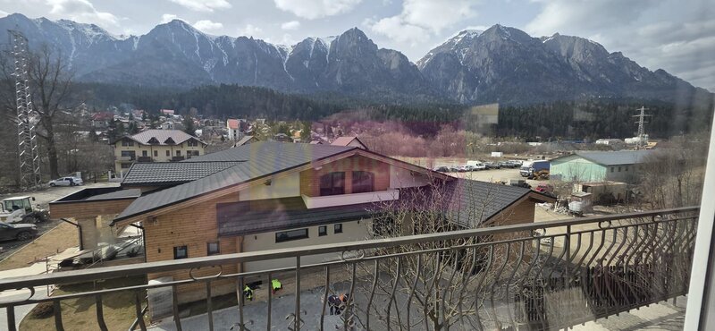 Vila de vanzare cu 8 camere si garaj in Busteni