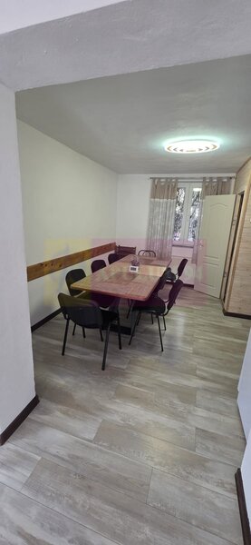 Vila de vanzare cu 8 camere si garaj in Busteni