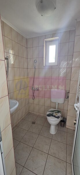 Vila de vanzare cu 8 camere si garaj in Busteni
