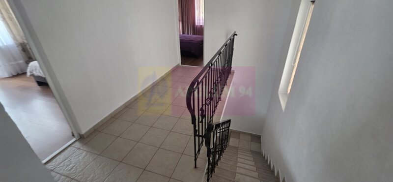 Vila de vanzare cu 8 camere si garaj in Busteni