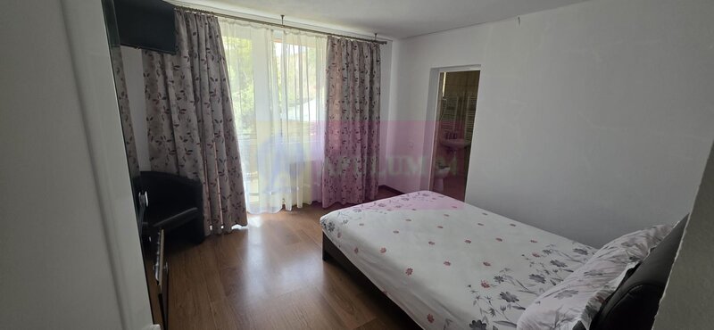 Vila de vanzare cu 8 camere si garaj in Busteni