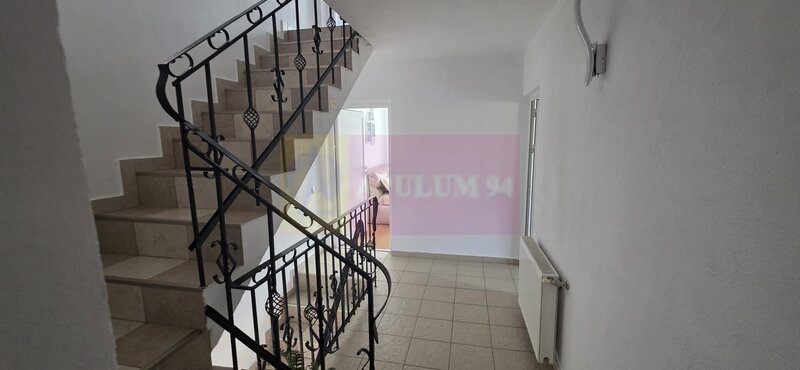 Vila de vanzare cu 8 camere si garaj in Busteni