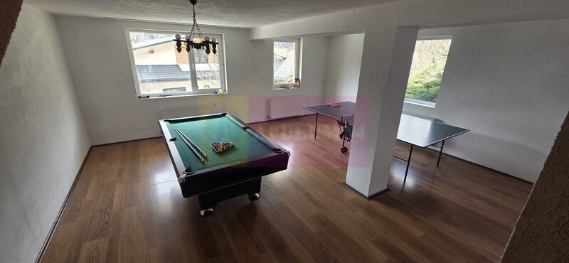 Vila de vanzare cu 8 camere si garaj in Busteni