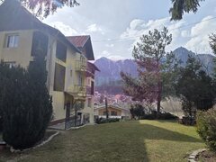 Vila de vanzare cu 8 camere si garaj in Busteni